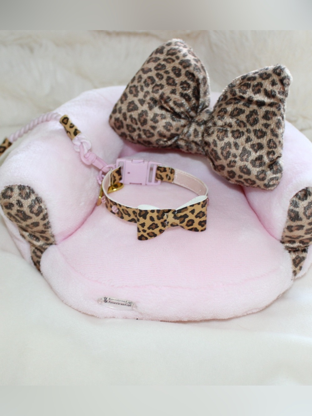 American Girl doll Truly Me dog bed with leash and collar